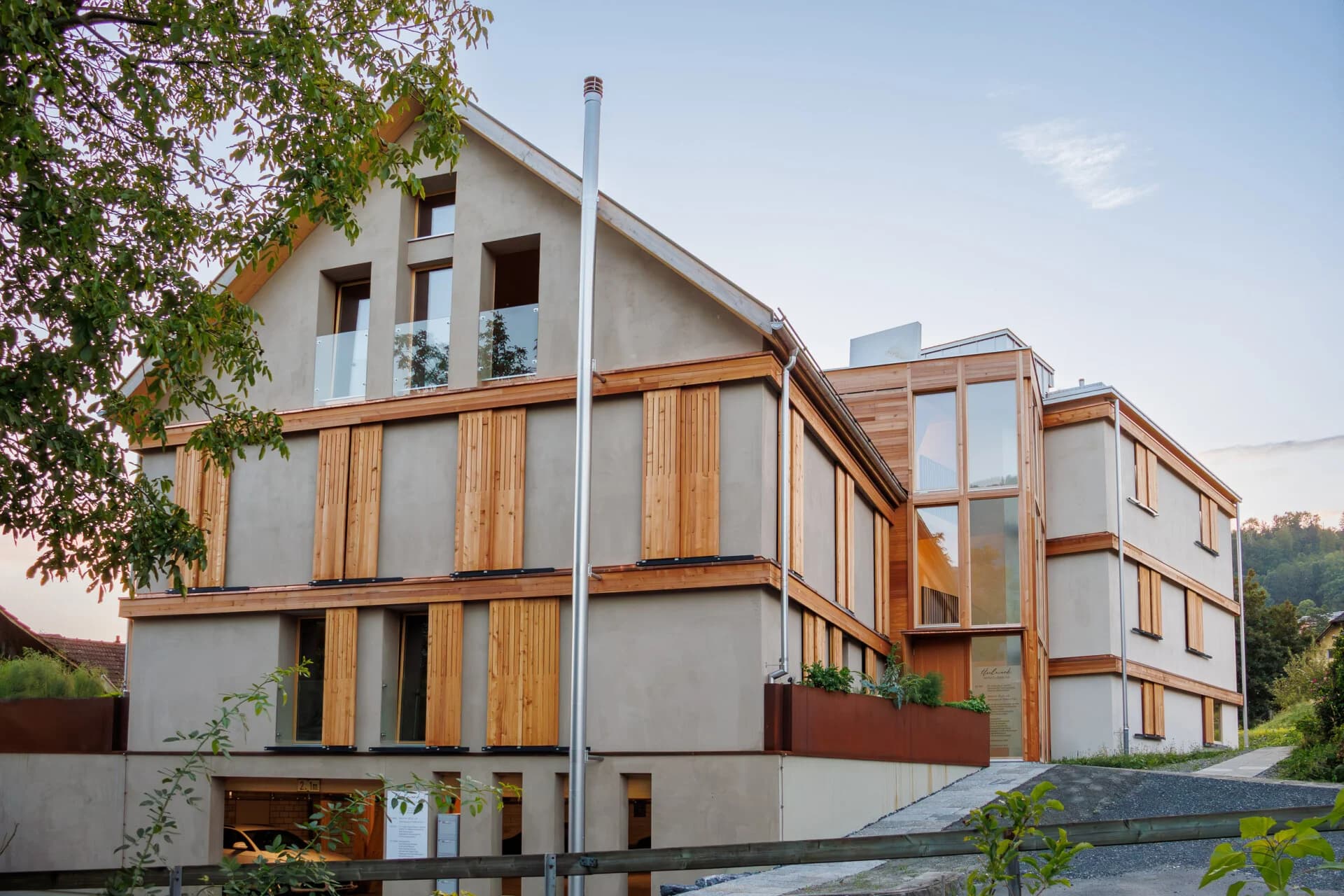 Praxisgebäude Kirchenbot 1, Mauren